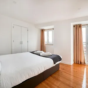 https://cozy-flat-in-santa-apolonia.hotels-lisbon-portugal.com